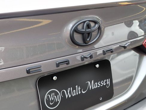 Used 2021 Toyota Camry SE w/ Convenience Package FWD image 5