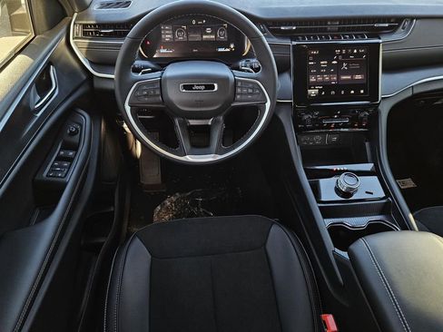 New 2025 Jeep Grand Cherokee Altitude RWD image 19