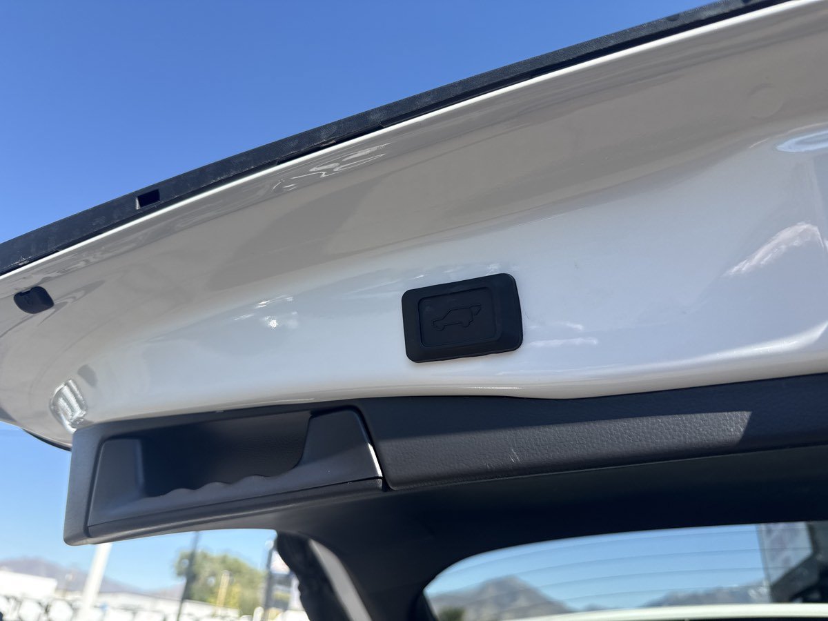 Used 2023 Toyota RAV4 XLE Premium AWD/4WD image 19