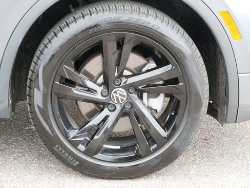 Used 2023 Volkswagen Tiguan SE R-Line AWD/4WD image 9