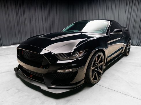 Used 2016 Ford Mustang Shelby GT350R w/ GT350R Equipment Group 920A RWD image 11