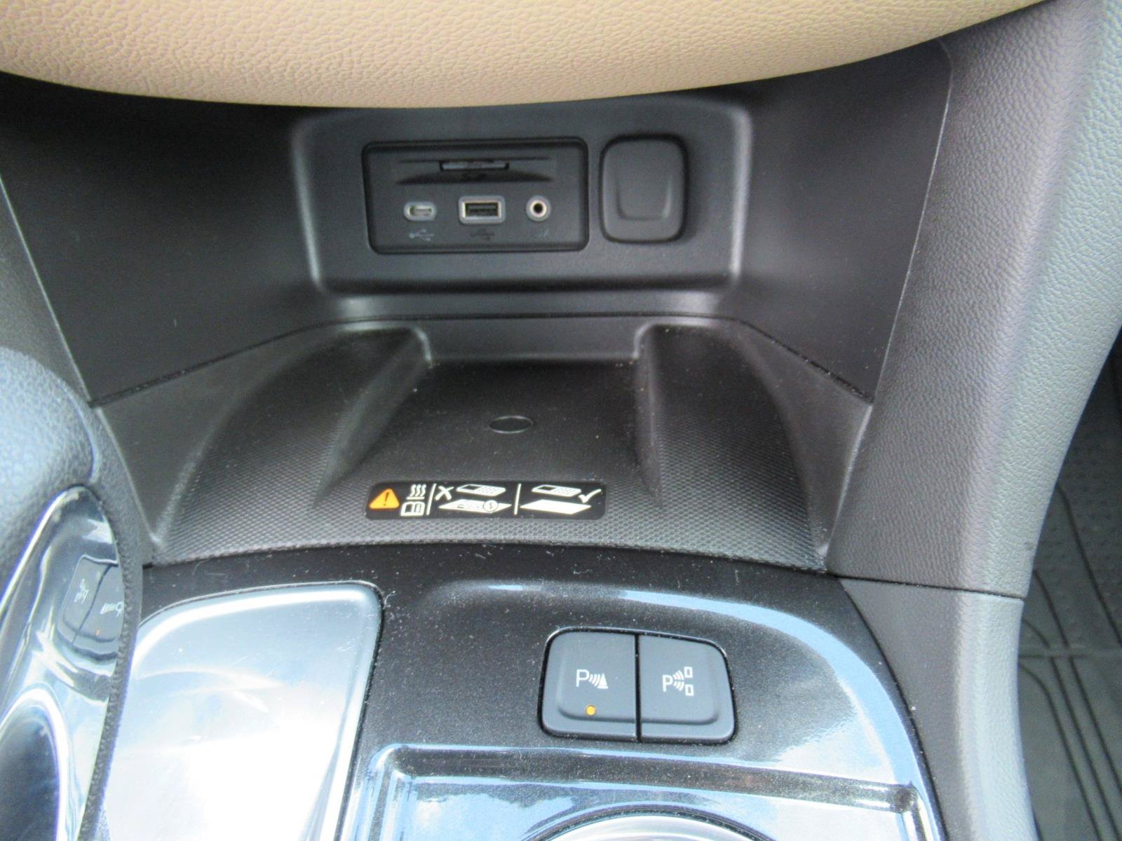 Used 2024 Chevrolet Equinox Premier FWD image 19