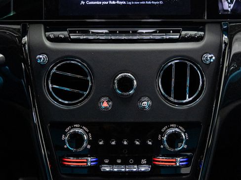 New 2026 Rolls-Royce Cullinan Black Badge image 43