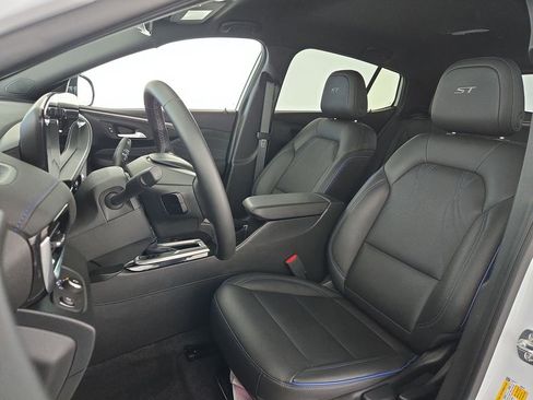 Used 2025 Buick Envista Sport Touring image 24