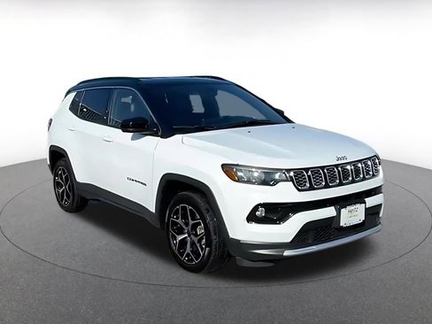 Used 2025 Jeep Compass Limited image 3