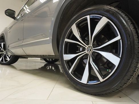 Used 2024 Volkswagen Atlas SEL Premium R-Line AWD/4WD image 29