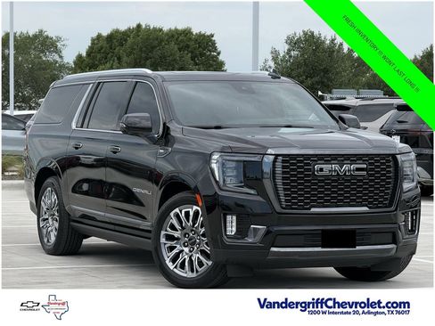 Used 2023 GMC Yukon XL Denali Ultimate AWD/4WD image 2