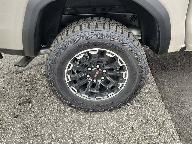 New 2026 GMC Canyon AT4 w/ Technology Plus Package AWD/4WD image 5