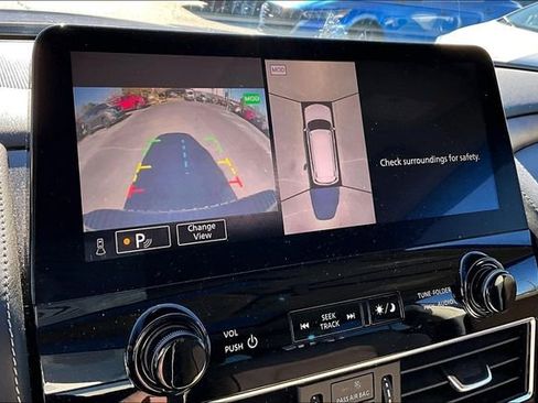 Used 2023 Nissan Armada SL w/ Captain's Chairs Package image 11