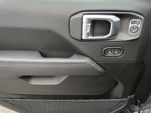 Used 2022 Jeep Wrangler Unlimited Rubicon w/ Trailer Tow Package image 18