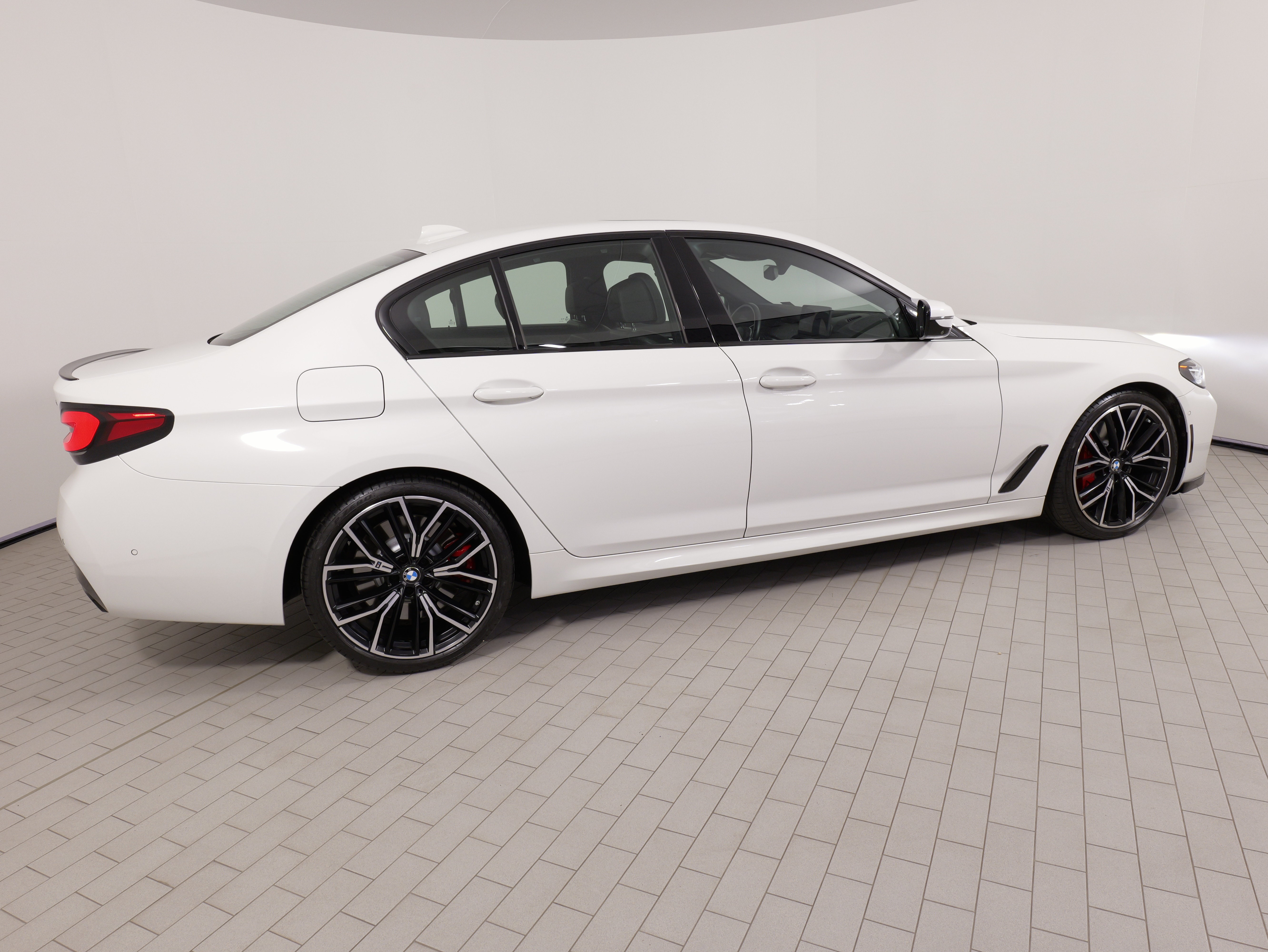 Used 2023 BMW M550i xDrive w/ Executive Package AWD/4WD image 11