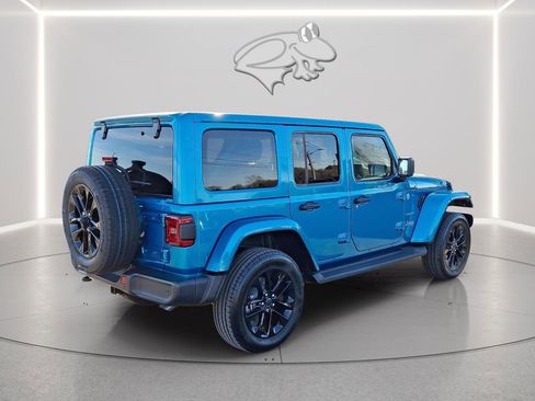 Used 2024 Jeep Wrangler Unlimited Sahara w/ Technology Group image 5