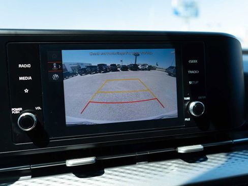 Used 2024 Kia Carnival LX FWD image 24
