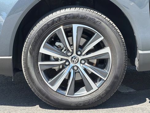 Used 2023 Toyota Venza LE AWD/4WD image 36