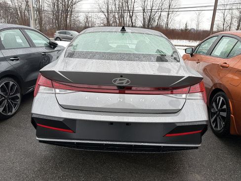 Used 2024 Hyundai Elantra SEL w/ Convenience Package image 6