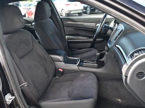 Used 2011 Chrysler 300 image 11