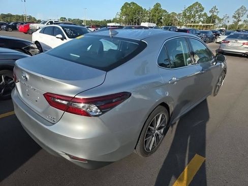 Used 2022 Toyota Camry XLE FWD image 2