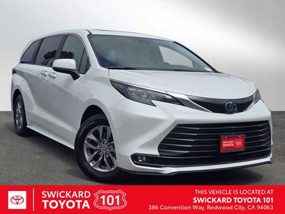 Used 2025 Toyota Sienna XLE