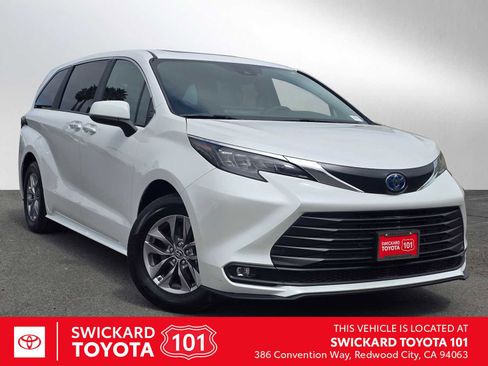 Used 2025 Toyota Sienna XLE AWD/4WD image 1