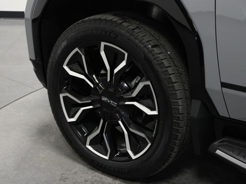 Used 2024 GMC Sierra EV Denali image 9