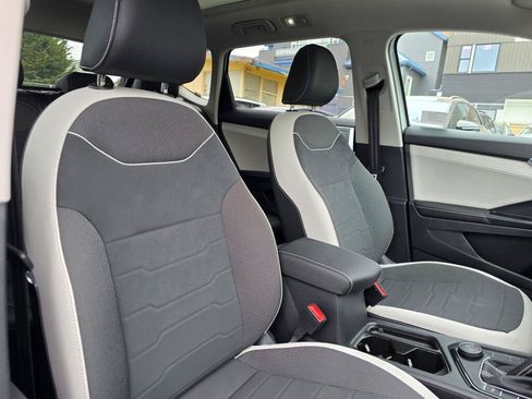 Certified 2025 Volkswagen Taos SE AWD/4WD image 11
