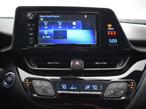 Used 2018 Toyota C-HR XLE FWD image 16
