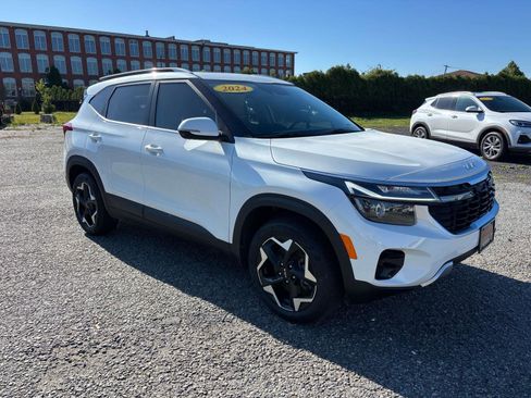 Used 2024 Kia Seltos EX AWD/4WD image 3