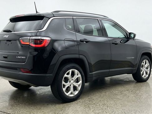 Used 2025 Jeep Compass Latitude AWD/4WD image 9