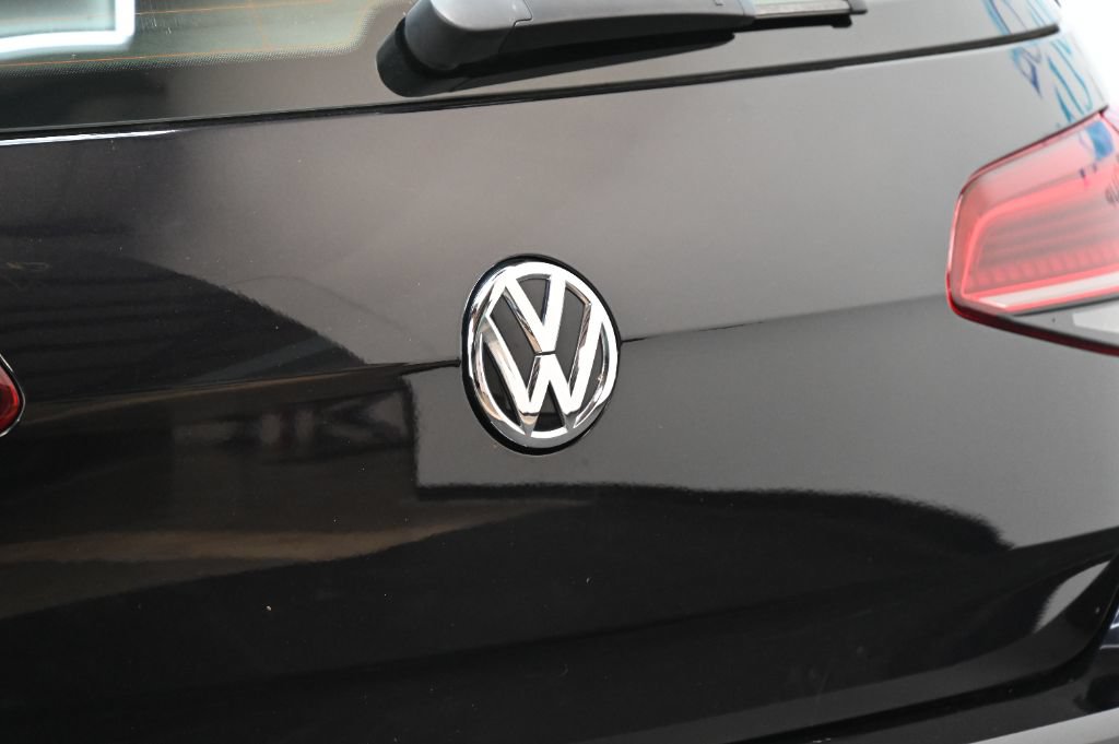 Used 2019 Volkswagen Golf R 4-Door AWD/4WD image 15