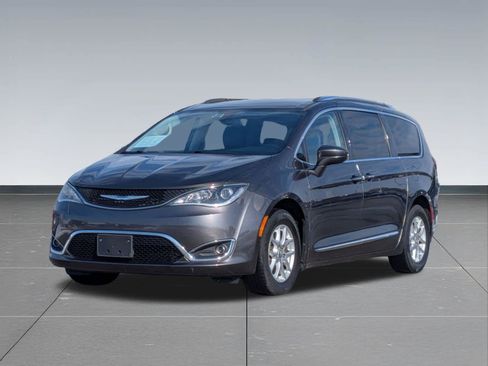 Used 2020 Chrysler Pacifica Touring-L FWD image 9