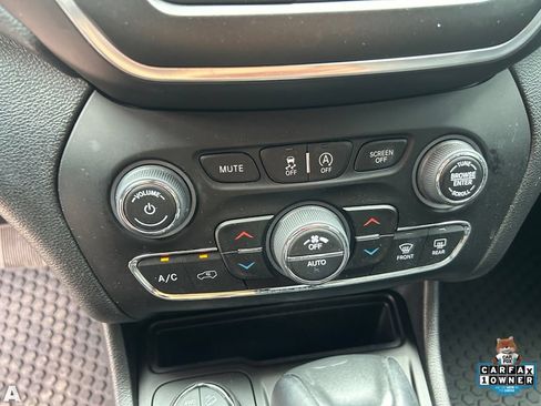 Used 2022 Jeep Cherokee Trailhawk AWD/4WD image 22