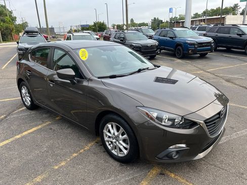 Used 2016 MAZDA MAZDA3 i Touring w/ Popular Equipment Package FWD image 3