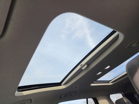 Used 2019 Chevrolet Traverse LT w/ LT Premium Package image 28