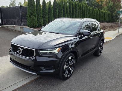 Used 2020 Volvo XC40 T5 Momentum w/ Protection Package Premier