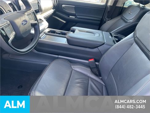 Certified 2025 Ford Expedition Platinum image 10