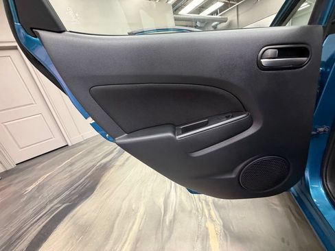 Used 2011 MAZDA MAZDA2 Touring FWD image 44