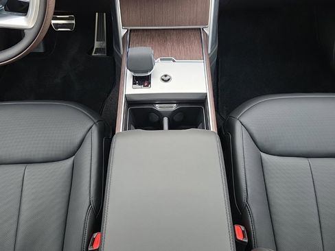 New 2025 Land Rover Range Rover SE image 23