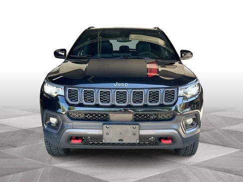 Used 2024 Jeep Compass Trailhawk AWD/4WD image 3