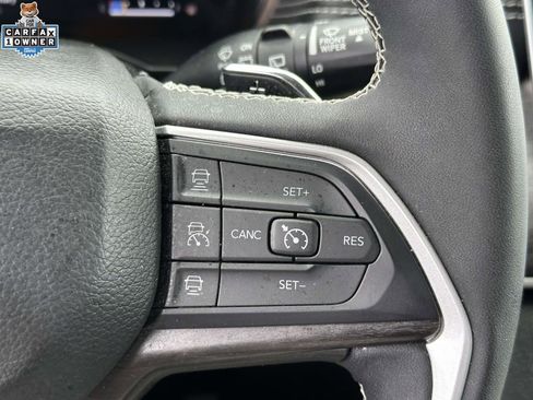 Used 2023 Jeep Grand Cherokee L Limited w/ Luxury Tech Group II AWD/4WD image 21