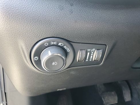 Used 2024 Jeep Compass Latitude AWD/4WD image 11