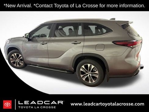 Certified 2025 Toyota Highlander XLE AWD/4WD image 2