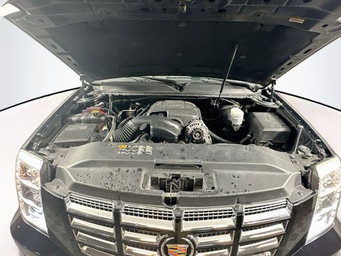 Used 2014 Cadillac Escalade Luxury RWD image 36