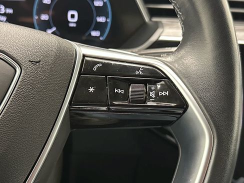 Used 2023 Audi e-tron Premium AWD/4WD image 26