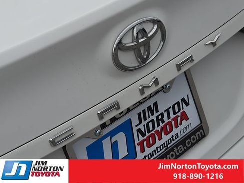 Used 2024 Toyota Camry LE w/ Convenience Package FWD image 12