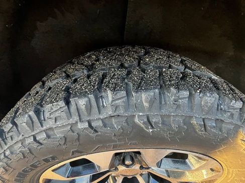 Used 2022 GMC Yukon SLE w/ Gmc Pro Safety Plus Package image 12