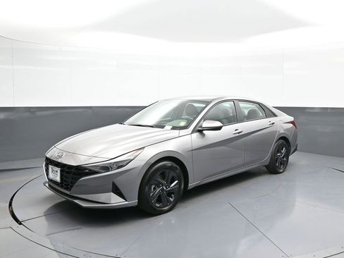 Certified 2023 Hyundai Elantra SEL w/ Preferred Accessory Package FWD image 10