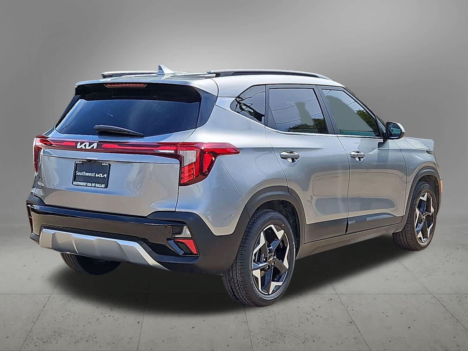 Used 2024 Kia Seltos EX FWD image 5