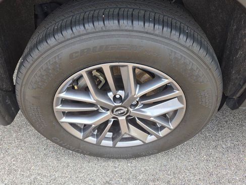 Used 2023 Nissan Rogue S AWD/4WD image 9