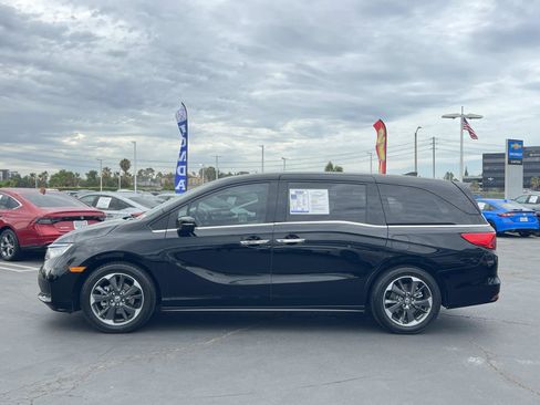 Used 2023 Honda Odyssey Elite image 2