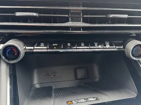 Certified 2025 Chevrolet Traverse LT AWD/4WD image 19